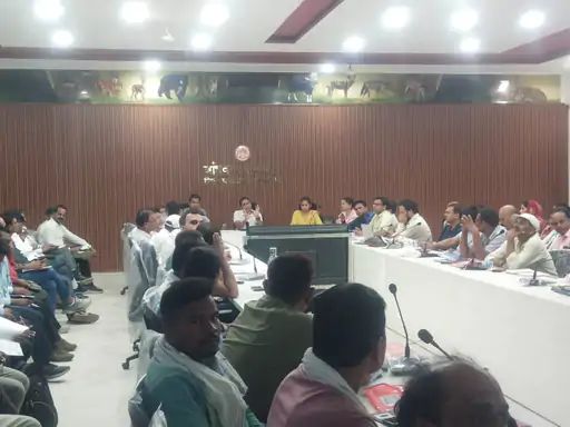 उमरिया जिले में पंचायत समीक्षा के बाद 7 सचिव निलंबित, अधिकारियों को नोटिस