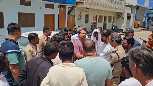 रतलाम में मंदिर के पास मांस मिलने से तनाव, पुलिस जांच में जुटी