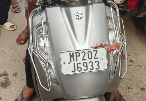 जबलपुर 13 साल के बच्चों ने महिला को टक्कर मारी