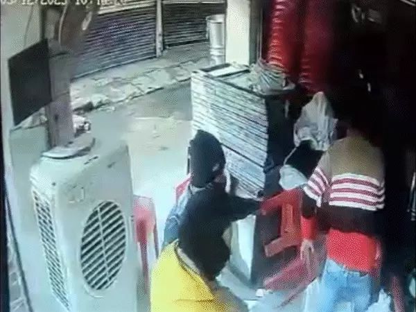 भोपाल गैंगवार: फायरिंग में निर्दोष की मौत, बदमाश फरार