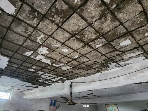 मध्यप्रदेश के स्कूल भवन खतरनाक, बच्चों की जान पर खतरा