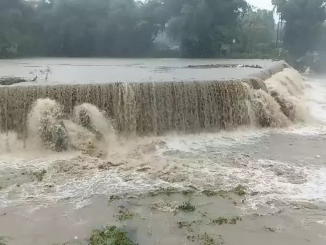 MP में बारिश से हाहाकार: गुना में डैम फूटा, विदिशा के मंदिर डूबे; सेना मौके पर