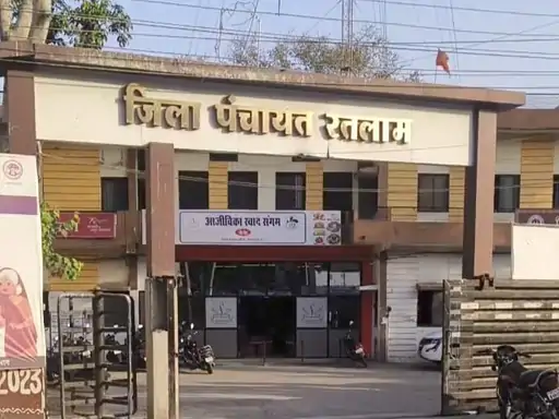 रतलाम पंचायत रिश्वत मामला: सरपंच निलंबित, 6 साल की चुनावी पाबंदी